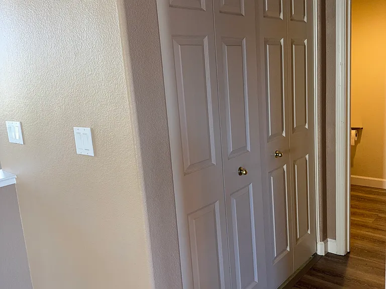 1084 Cottage Ln — Photo 18