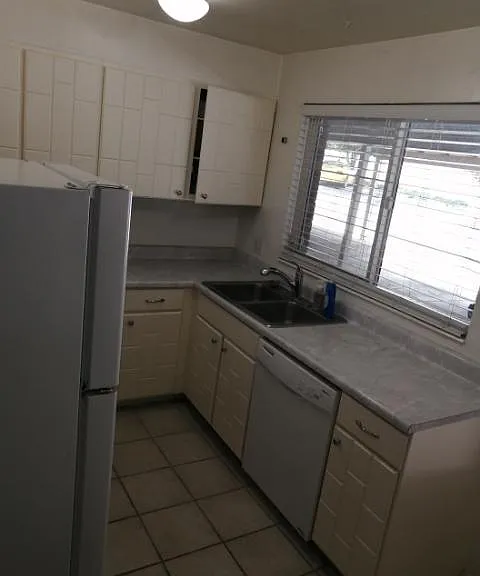 2128 E Georgetown Sq #C — Photo 4