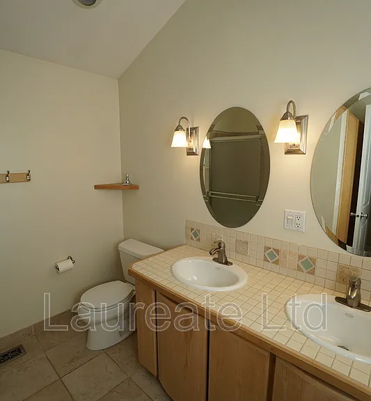 1240 Jefferson Ave — Photo 9