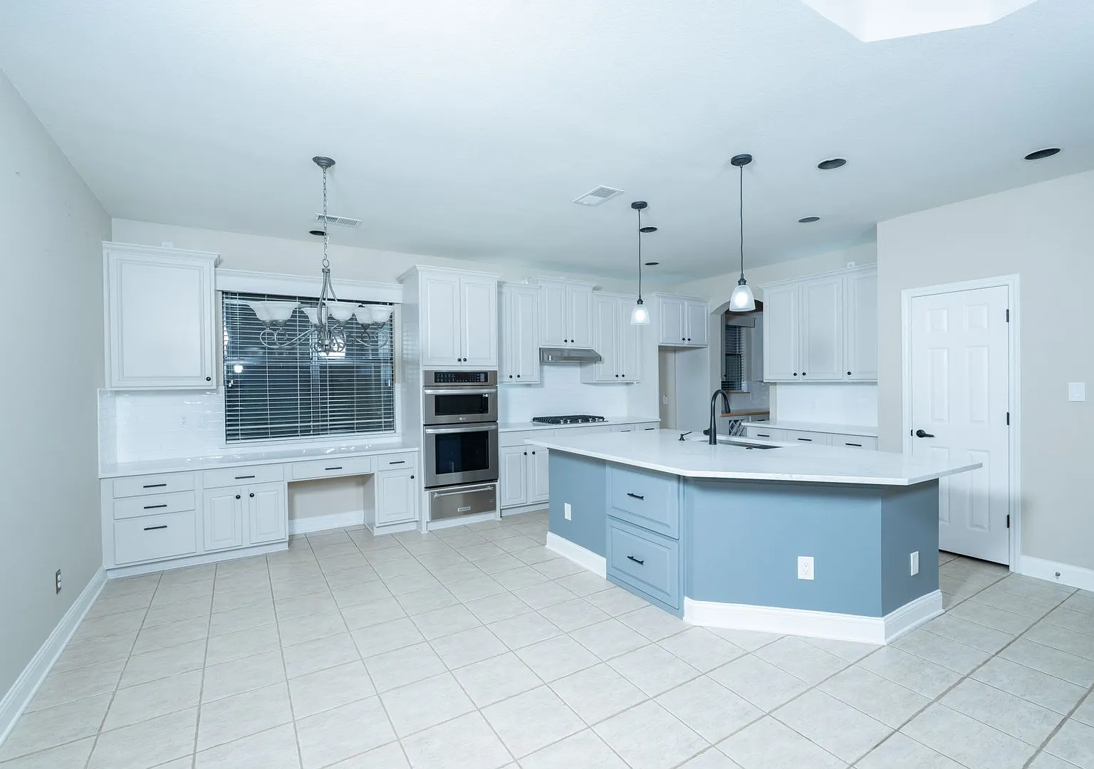 Exceptional 4-Bedroom Home in Prime Frisco Location — Photo 3