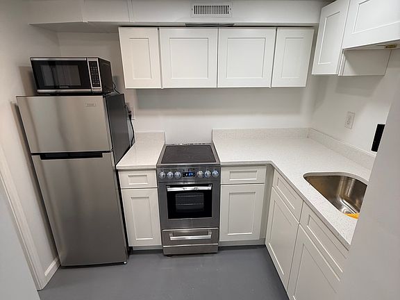 2nd image of 7512 Kenilworth Ave #3