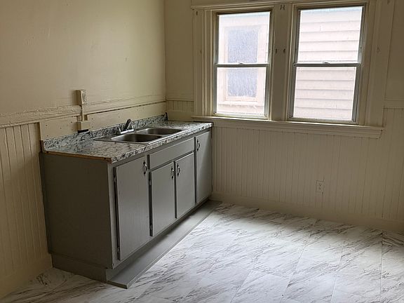 3rd image of 373 Midland Ave #1