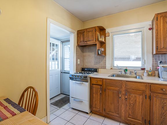 5th image of 109 Cornell Ave