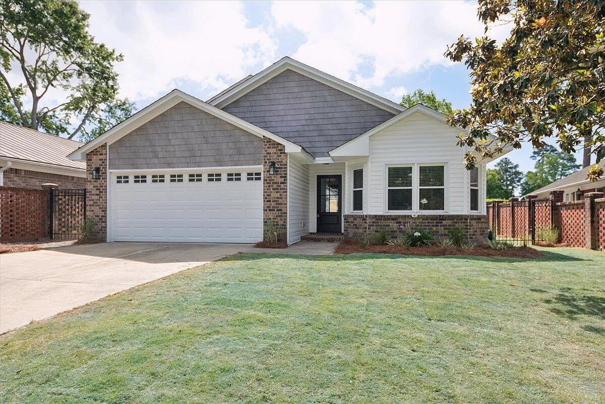 3 bed, 2.5 bath, 2302 sqft, $5,000 — Photo 3