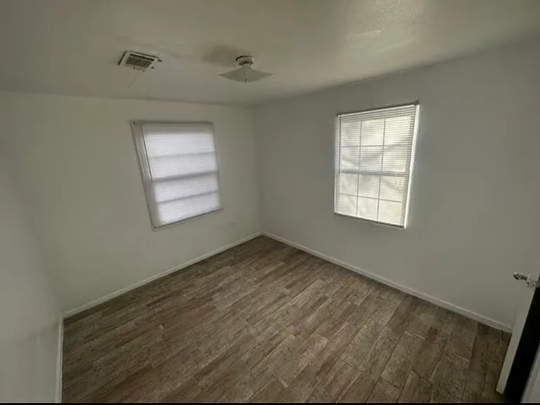 3815 Saint Charles Pl — Photo 11
