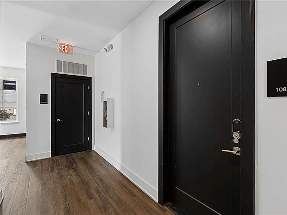 4th image of 22 Airline St #108