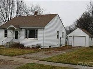 416 W Brown St, Luverne, MN 56156