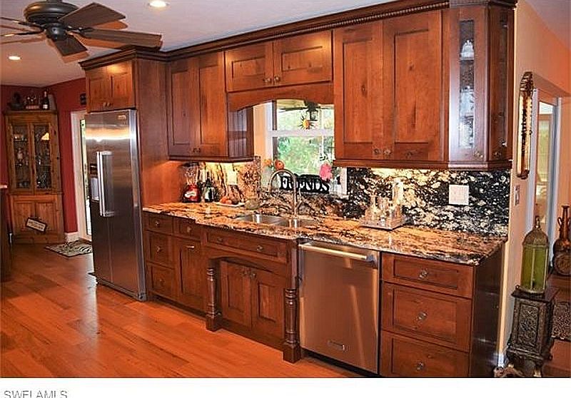 1st image of 872 Entrada Dr N