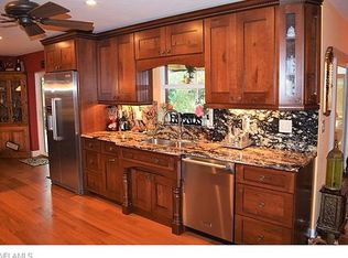 872 Entrada Dr N, Fort Myers, FL 33919