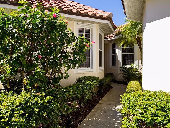 4th image of 1687 Victoria Cir