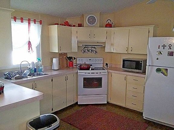 2nd image of 202A Dixie Dr