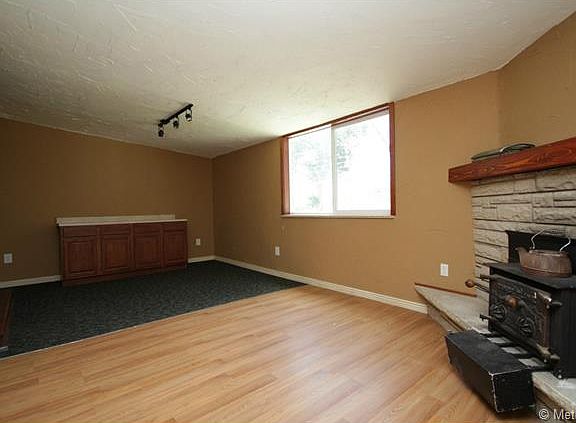 3rd image of 105 Birch Ave