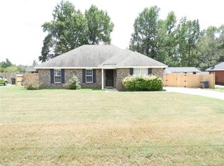 55 Foxwood Ct, Deatsville, AL 36022