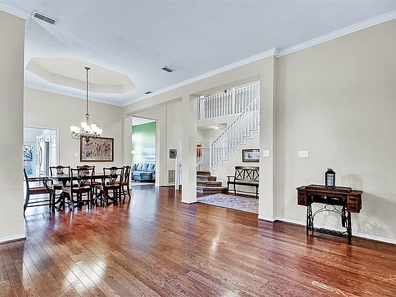 5th image of 3208 Greenglen Dr