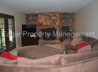 358 Essex Dr NE, Cedar Rapids, IA 52402
