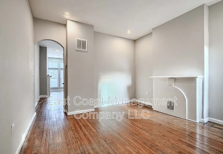 1616 N Fulton Ave — Photo 8