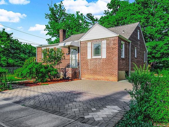 2nd image of 176 Van Cortlandt Park Ave