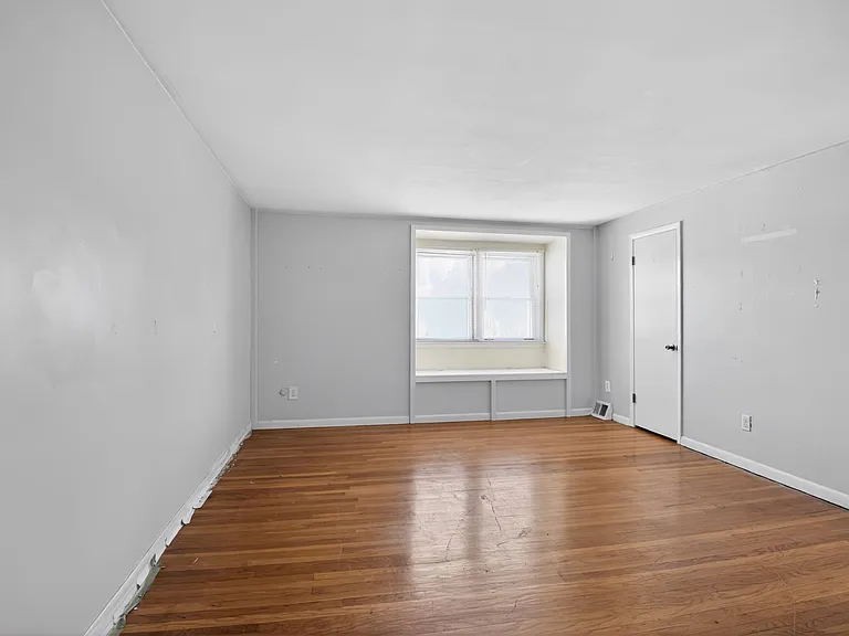 4026 Gideon Rd — Photo 3