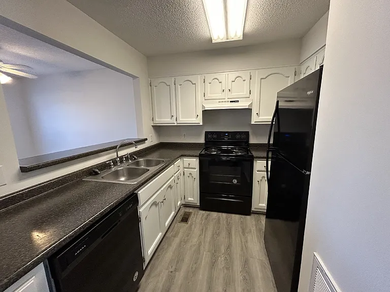 650 N Dixie Ave #A — Photo 5