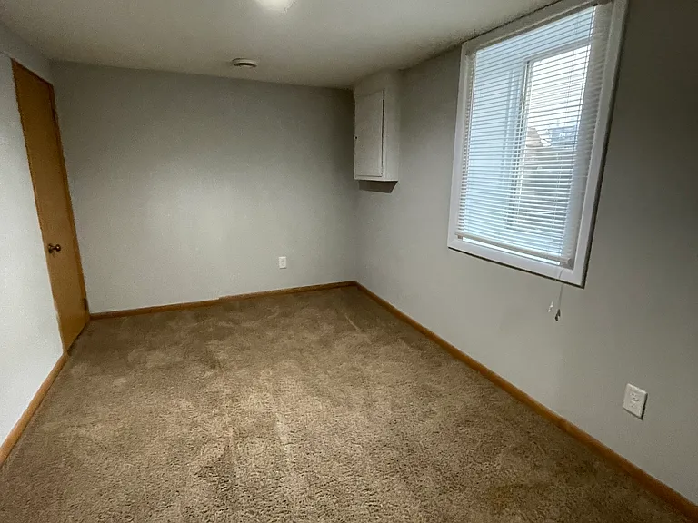 2752 Ewing Ave N — Photo 10