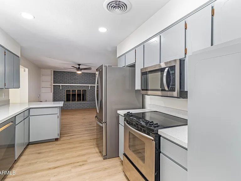 1303 W Devonshire St #1 — Photo 8