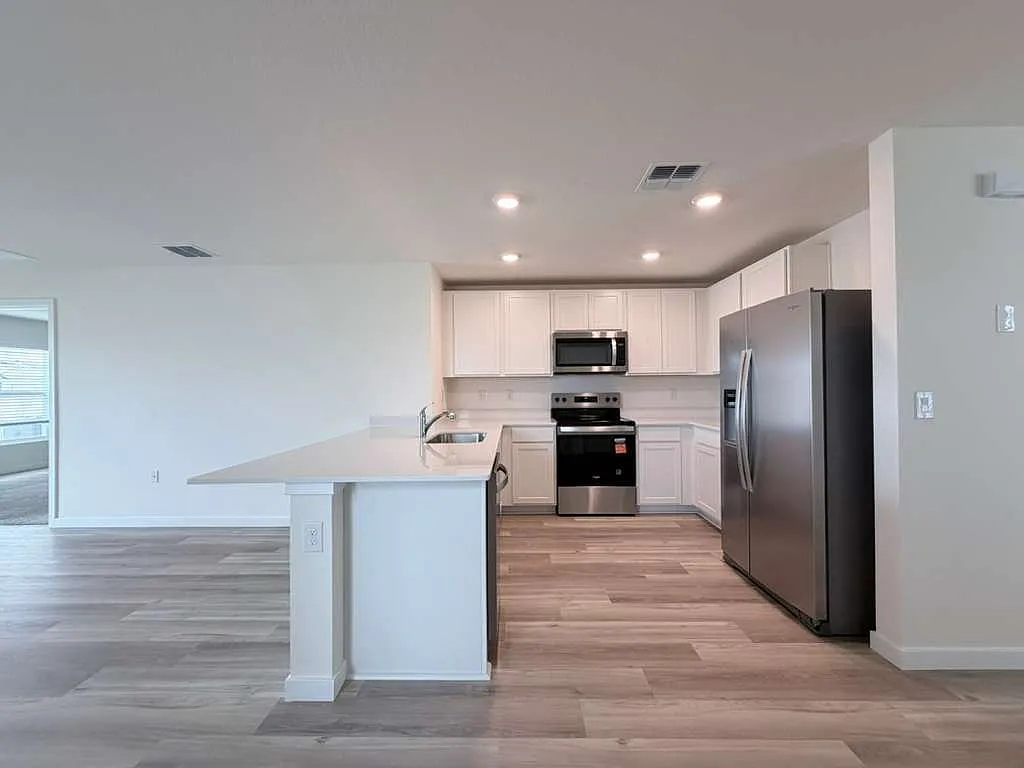 3 bed, 2.0 bath, 1504 sqft, $1,995 — Photo 4