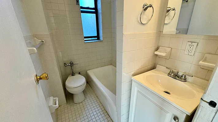 Rented by HOLTON REAL ESTATE INC. | media 15