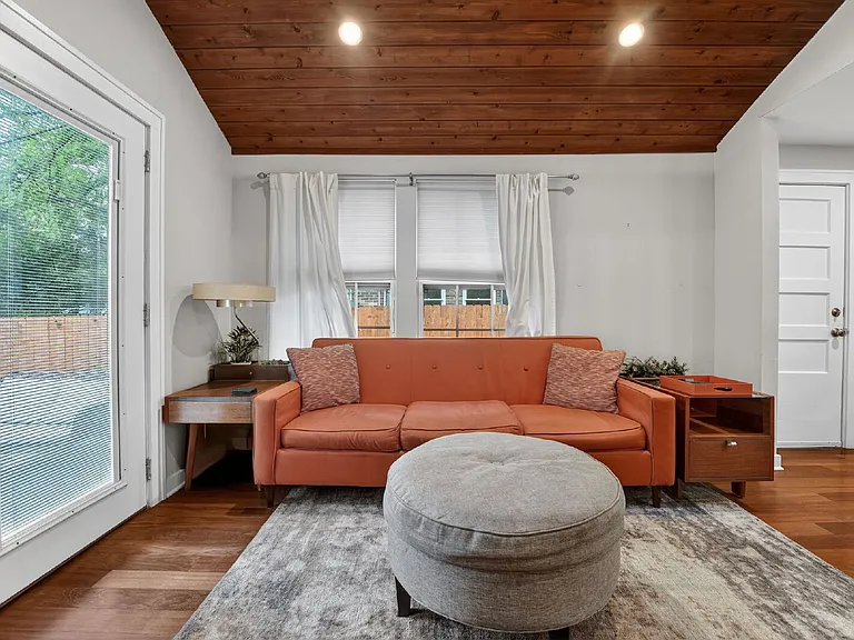 4525 Avenue B — Photo 11