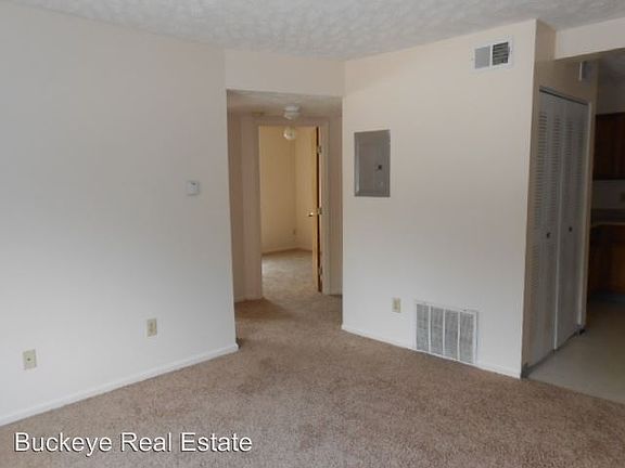 3rd image of 606 Riverview Dr APT A