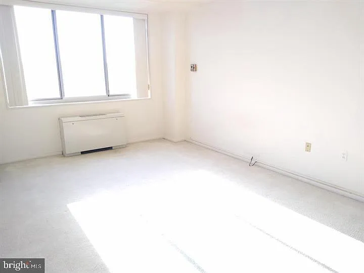 10401 Grosvenor Pl #1018 — Photo 13