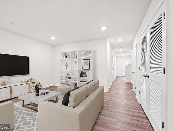 5th image of 637 Mozart Way