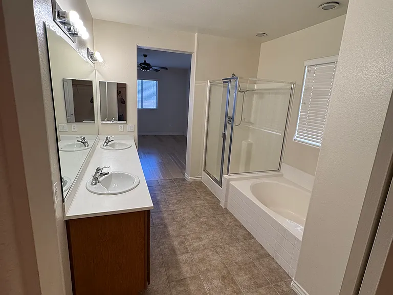 2516 Alma Lidia Ave — Photo 19