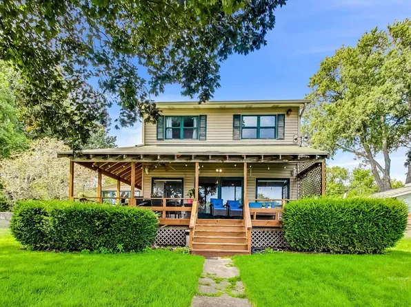 2208 Orchard Beach Rd, McHenry, IL 60050