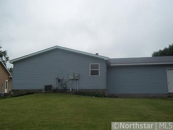 5th image of 220 Knollwood St W