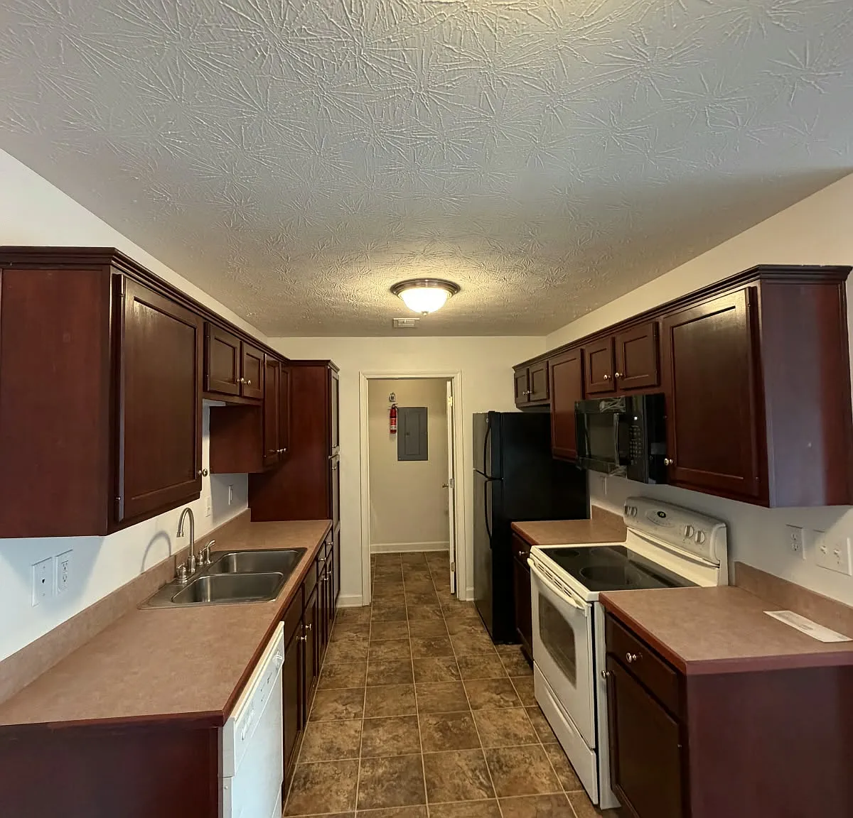 2 bed, 985 sqft, $1,400 — Photo 2