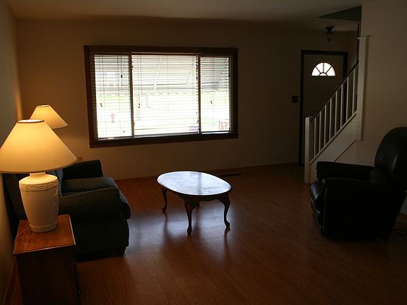 4th image of 1055 S Fairfield Ave