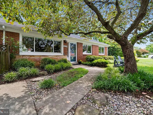 8429 Farrell Dr, Bethesda, MD 20815