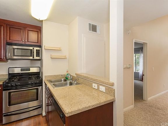 3rd image of 21400 Burbank Blvd APT 315