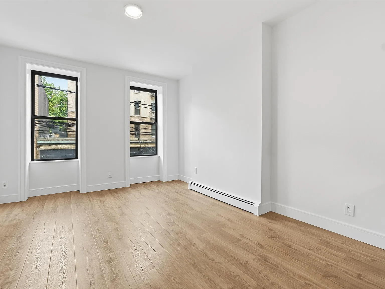 1 bed, 1.0 bath, $3,200 — Photo 2