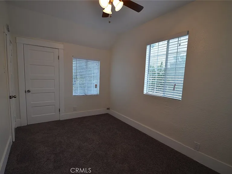 1025 Gladys Ave — Photo 24