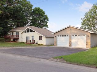 29389 Raven St NW, Isanti, MN 55040