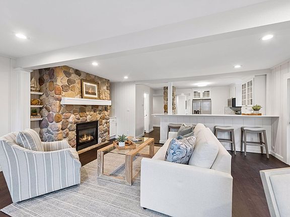4th image of 4148 Highwood Rd