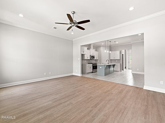 3rd image of 108 Grenadine Dr
