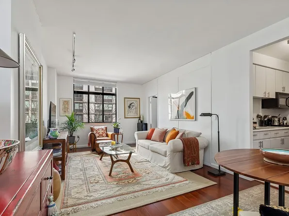 350 Albany St APT 4R, New York, NY 10280