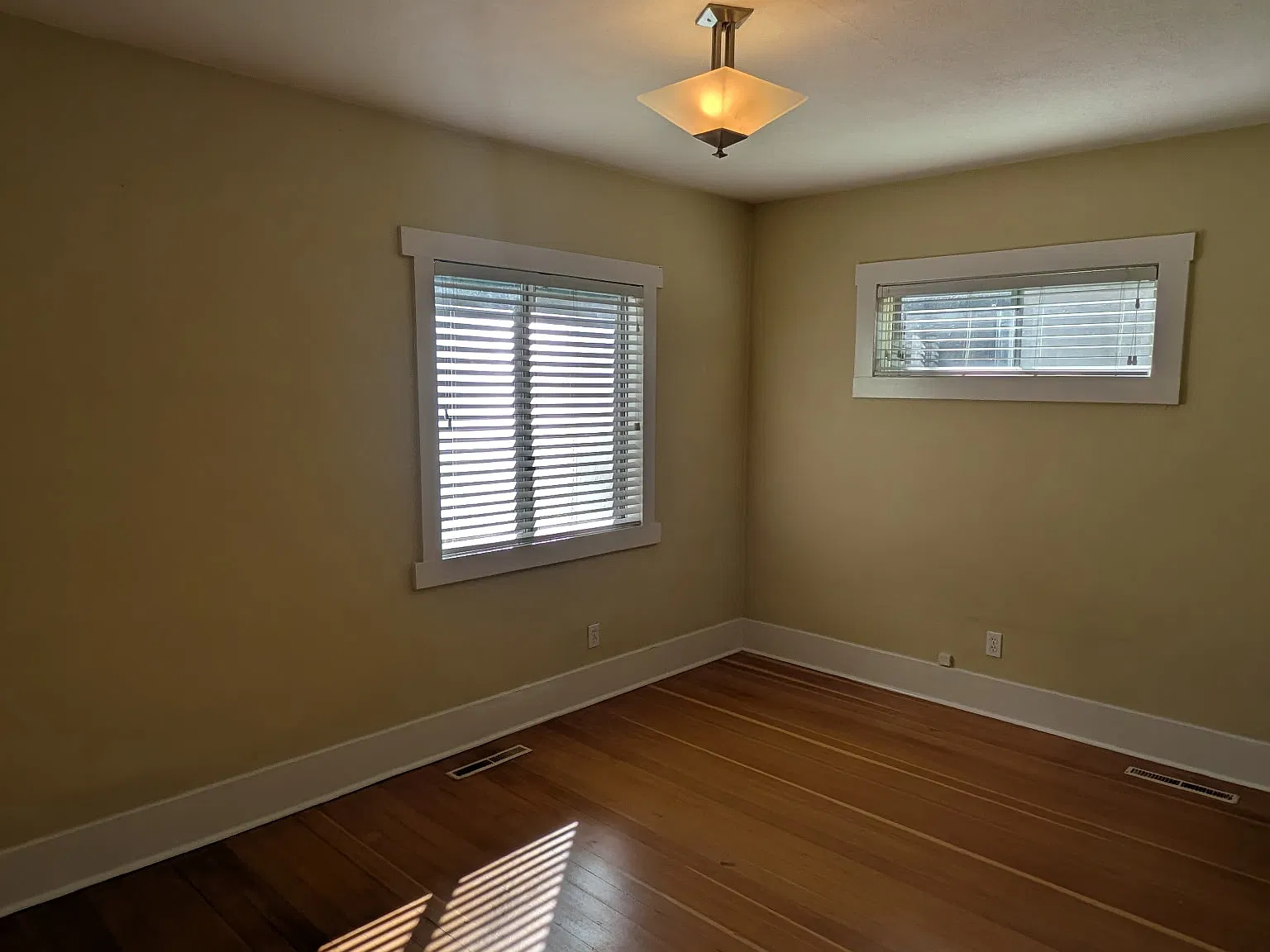 4 bed, $900 — Photo 4
