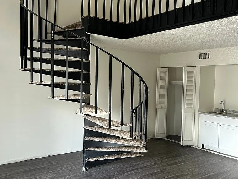 Spiral Staircase — Photo 12