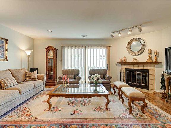 2nd image of 102 Cottonwood Ct #102