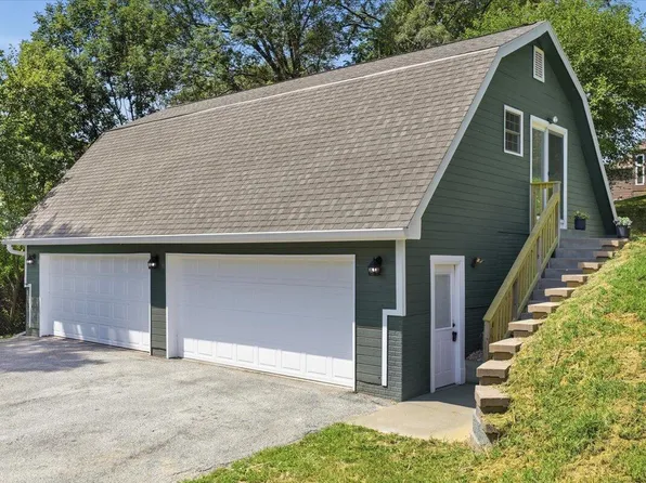 206 10th St, Glenwood, IA 51534