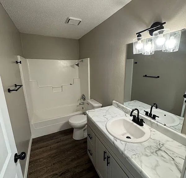 1138 E Walnut St #2 — Photo 12