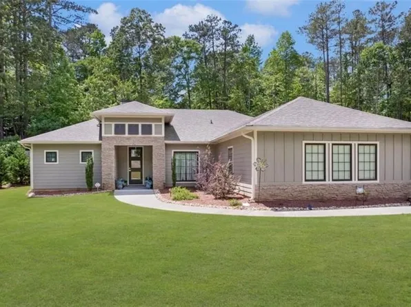 5113 Hilltop Dr, Villa Rica, GA 30180